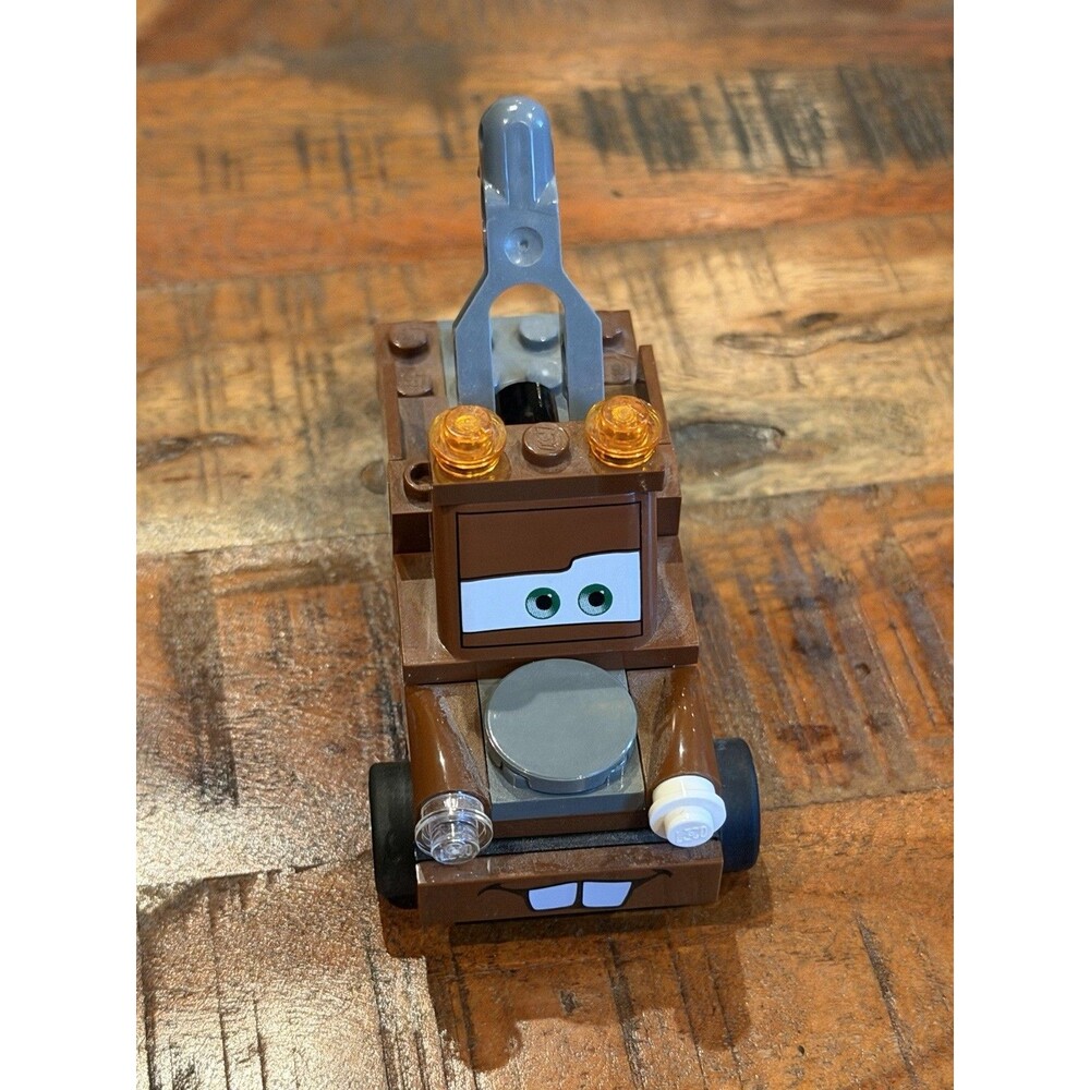 Tow Mater Truck LEGO Disney Pixar Cars 2 Minifigure from set 8487 Rare